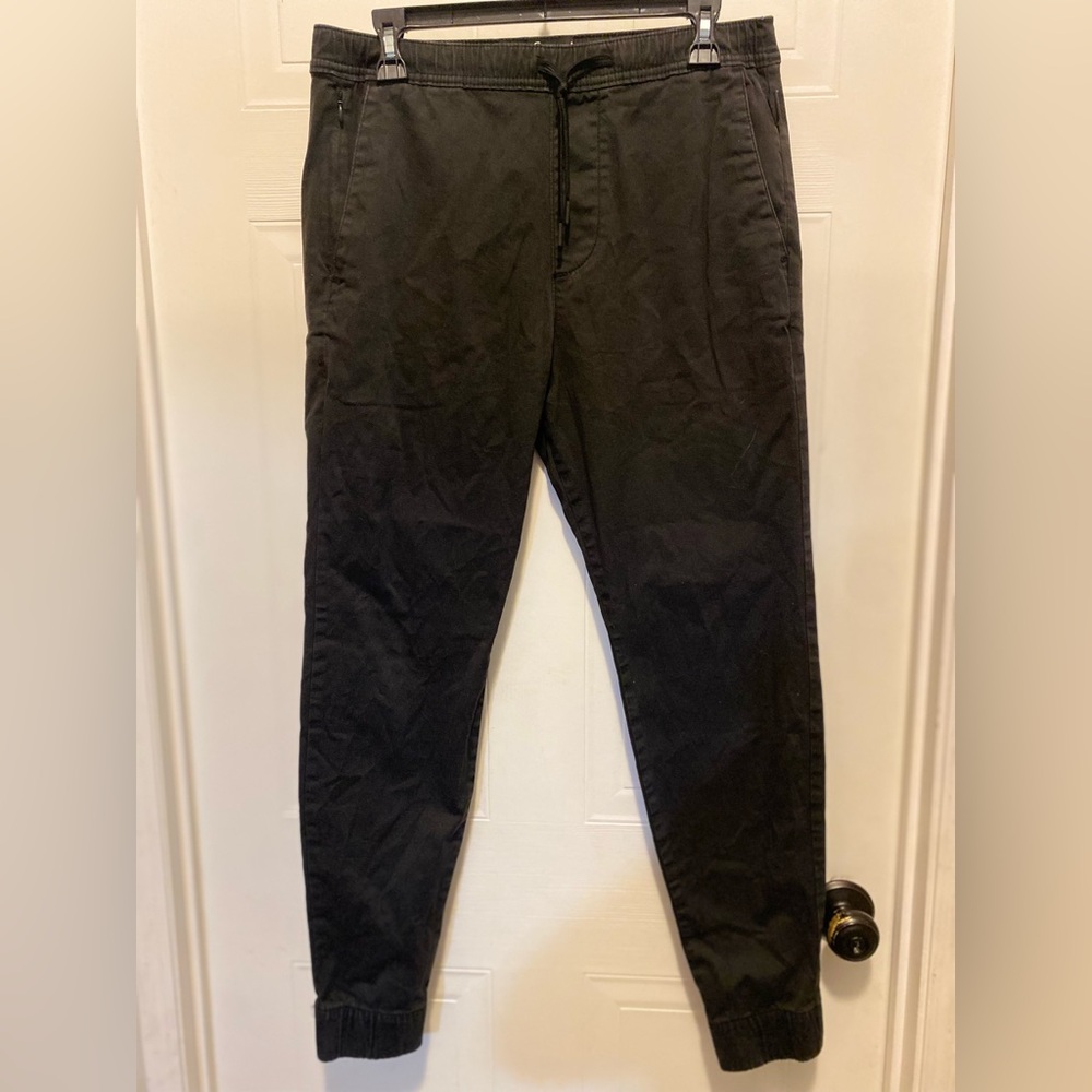 Hollister “Relaxed Twill Joggers” in Black Dd Men’s Size S